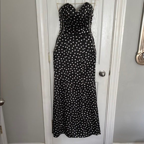 Mori Lee Black and White Sheath Dress Sweetheart Neckline - Picture 1 of 10